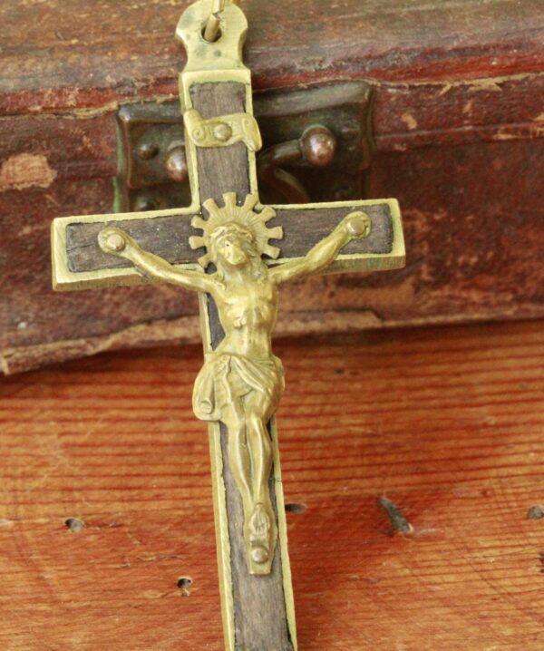 Ancienne croix pectorale en bois d'ébène – Image 2