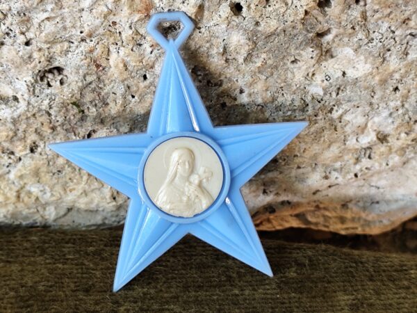 médaille de berceau sainte Thérèse de Lisieux  en bakelite bleu et blanc protection des enfants cadeau de naissance. – Image 2