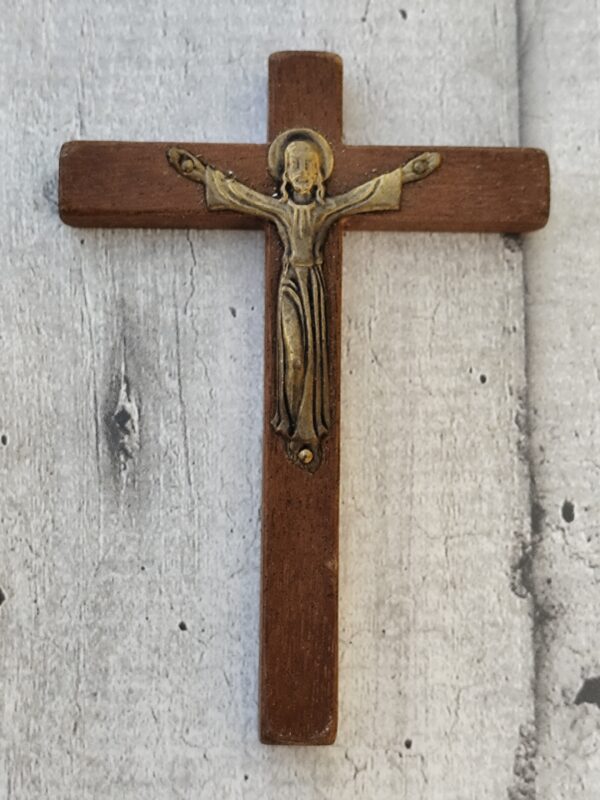 grande croix religieuse de Jésus Christ en bois et laiton