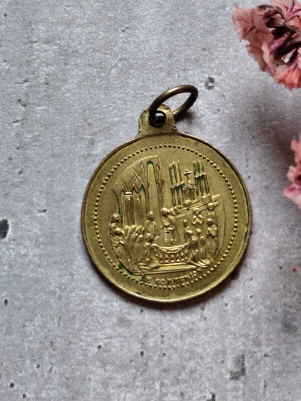 rare médaille de communion de couleur dorée ronde ce souvenir sera toujours mon guide. – Image 2