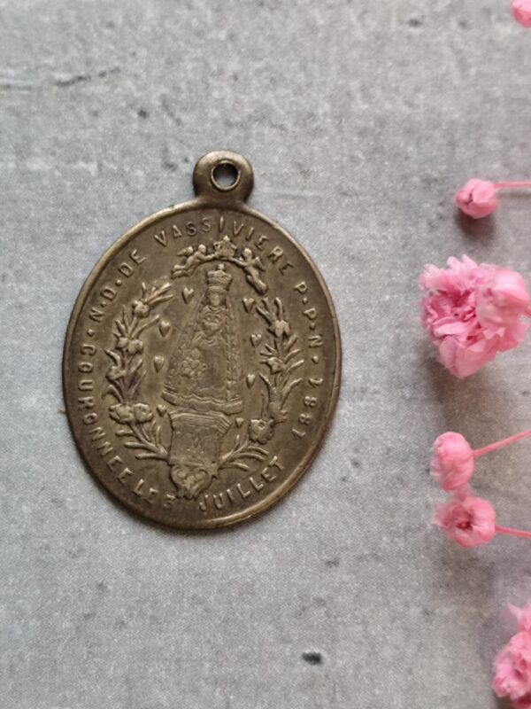 rare antique  médaille religieuse française notre dame de Vassivière en laiton sanctuaire notre dame de Vassivière