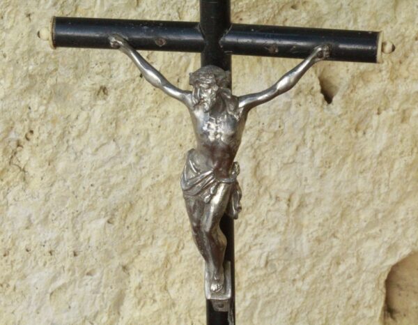 Ancien crucifix en bois d'ébène Napoléon III – Image 4