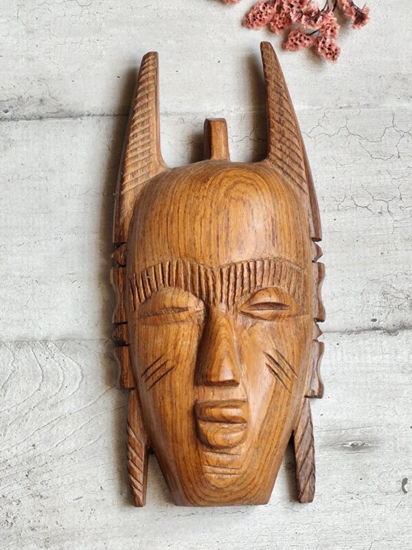 Masque africain en bois d'iroko