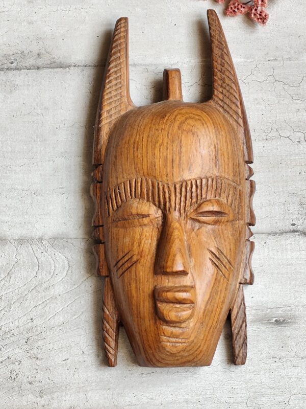 Masque africain en bois d'iroko – Image 2