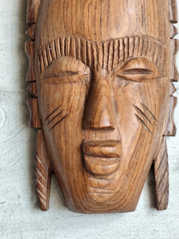 Masque africain en bois d'iroko – Image 4