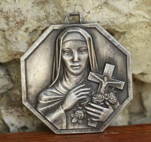 acheter une médaille religieuse ancienne rare de Sainte Therese de Lisieux chez antiquereligieux