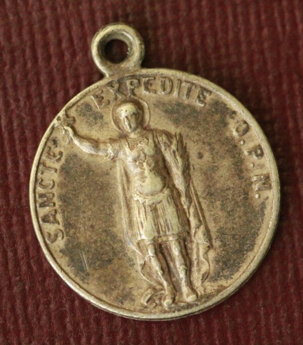 Rare ancienne médaille religieuse de saint expedit pour résoudre des problèmes de finance, de justice, d'entreprise ou de voisinage