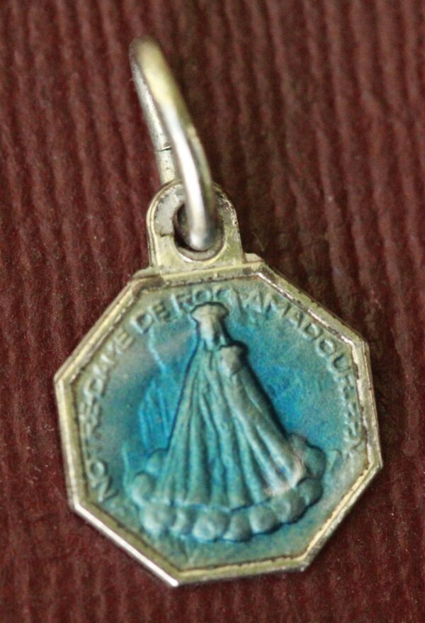 Rare ancienne médaille religieuse notre dame de rocamadour en émail invoquée pour fonder une famille ou pour les marins en detresse