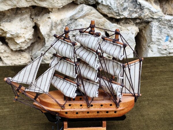 Ancienne maquette de bateau en bois décoration maritime – Image 2