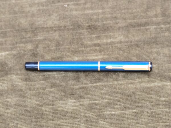 Ancien stylo plume de la marque parker de couleur bleue – Image 2