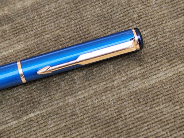 Ancien stylo plume de la marque parker de couleur bleue – Image 3