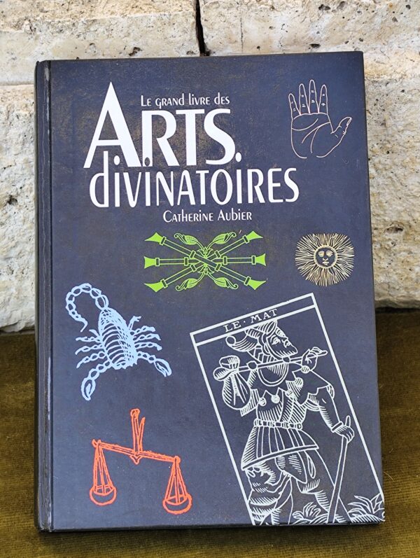 Le grand livre les arts divinatoires par Catherine Aubier.