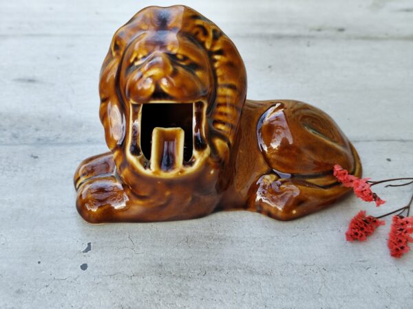 Ancien cendrier lion en céramique