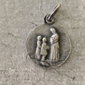 Ancienne médaille religieuse Notre Dame de la Salette