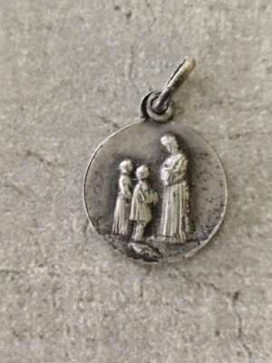 Ancienne médaille religieuse Notre Dame de la Salette