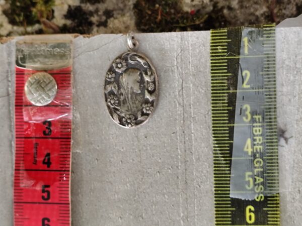 Antique médaille religieuse de la vierge marie de Lourdes souvenir de lourdes – Image 3