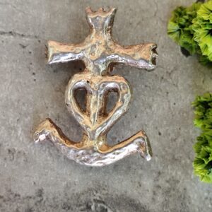 Broche croix de camargue fois ,espérance et charité 