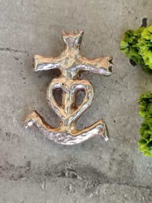 Broche croix de camargue fois ,espérance et charité 