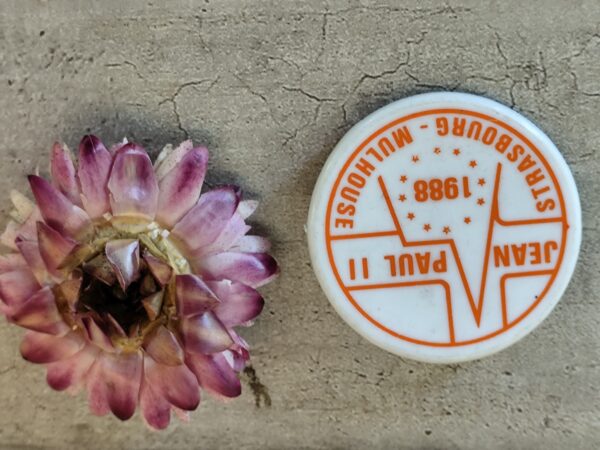 Antique broche religieuse du pape Jean Paul II Strasbourg Mulhouse 1988 – Image 2