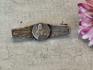 Antique  broche  religieuse de Jésus Christ