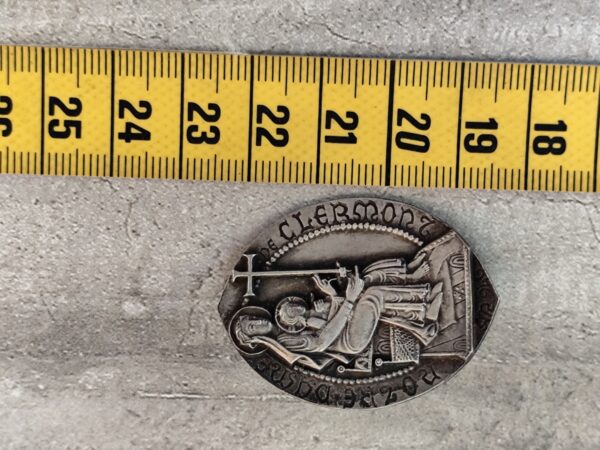 Antique broche religieuse de la Vierge Marie notre dame de Clermont . – Image 5