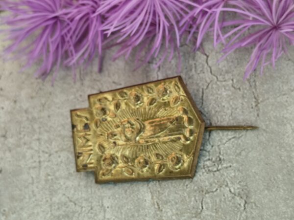 Antique broche religieuse de la Vierge Marie Nîmes souvenir de pèlerinage. – Image 2