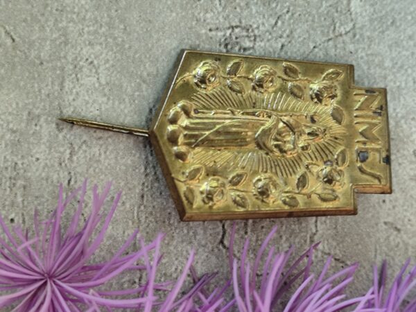 Antique broche religieuse de la Vierge Marie Nîmes souvenir de pèlerinage. – Image 4