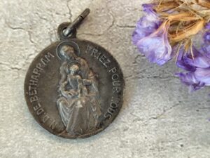 Rare antique  médaille religieuse de  notre dame de betharram et saint Michel garicoits