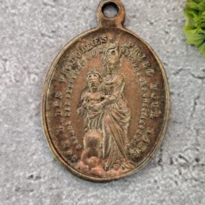 Antique médaille religieuse notre dame des Victoires et la vierge Marie miraculeuse en laiton .
