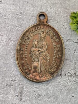 Antique médaille religieuse notre dame des Victoires et la vierge Marie miraculeuse en laiton .