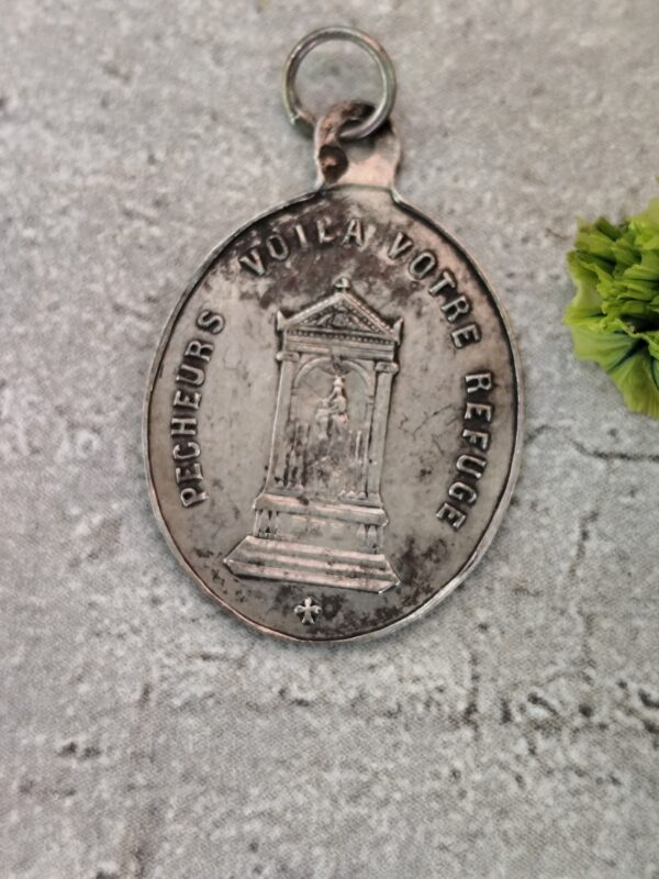 Antique médaille religieuse notre dame des Victoires priez pour nous qui avons recours à vous. – Image 2