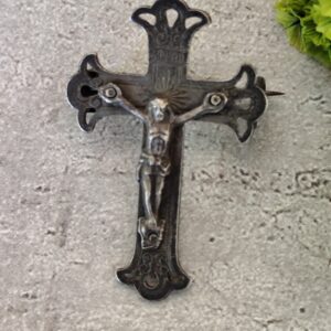 Antique broche religieuse croix