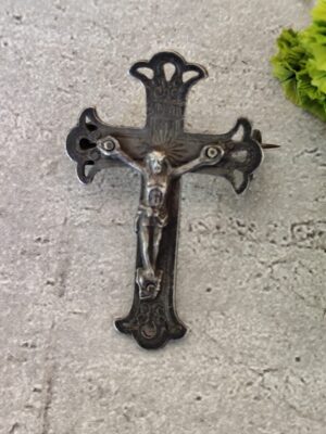 Antique broche religieuse croix