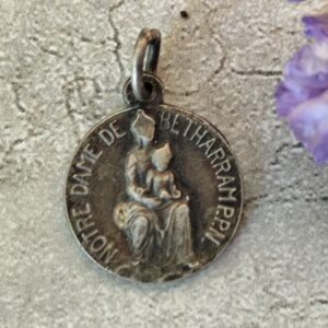 Rare antique médaille religieuse de notre dame de betharram .