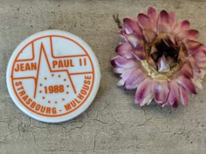 Antique broche religieuse du pape Jean Paul II Strasbourg Mulhouse 1988