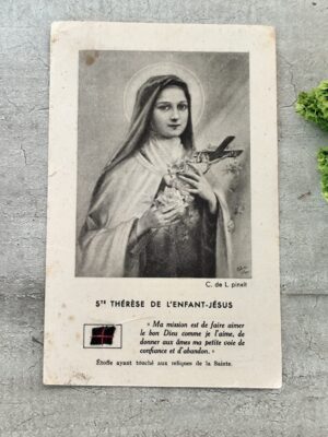 Carte relique de sainte Thérèse de Lisieux avec etoffe ayant touché aux reliques de la sainte