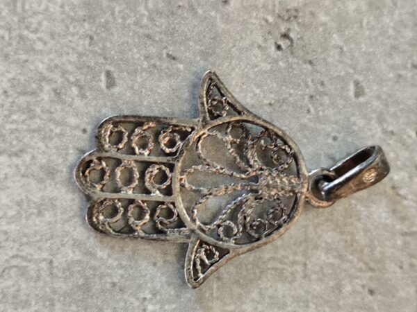 Ancien pendentif main de Fatima en argent – Image 2