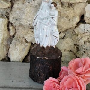 Rare statue religieuse de la Vierge et l'enfant en porcelaine