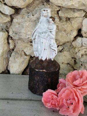 Rare statue religieuse de la Vierge et l'enfant en porcelaine