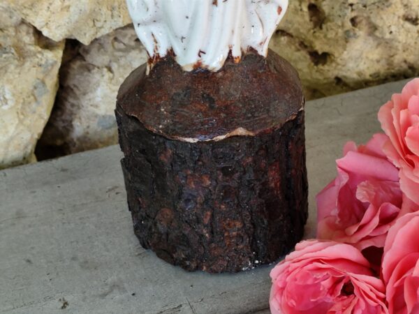Rare statue religieuse de la Vierge et l'enfant en porcelaine – Image 3