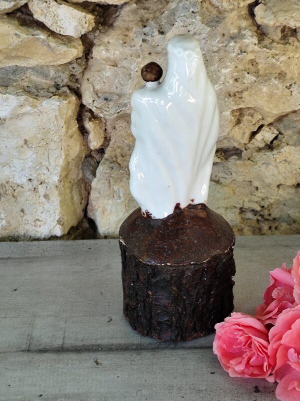 Rare statue religieuse de la Vierge et l'enfant en porcelaine – Image 6