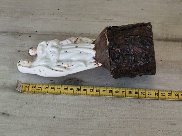 Rare statue religieuse de la Vierge et l'enfant en porcelaine – Image 9
