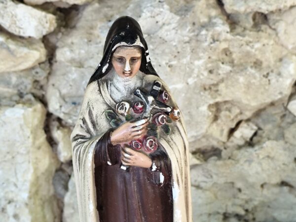 rare statue de sainte Thérèse de lisieux en plâtre signée pieraccini – Image 2