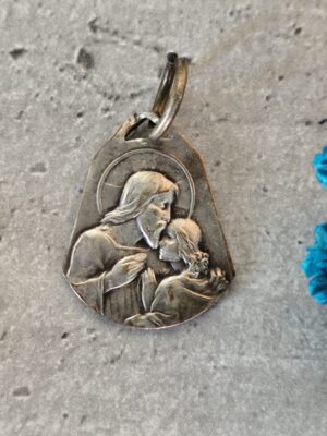 rare médaille religieuse de communion de couleur argentée
