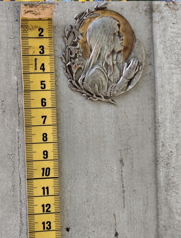 rare ancienne médaille  plaque  de la vierge marie de couleur argent et or – Image 4