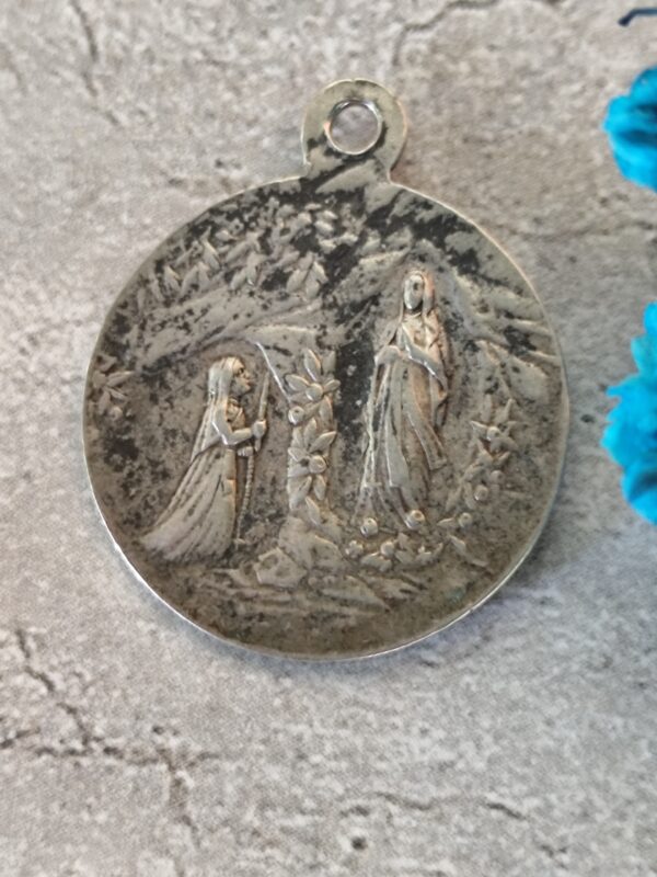 ancienne médaille religieuse de la Vierge Marie de lourdes souvenir de pèlerinage de lourdes – Image 2