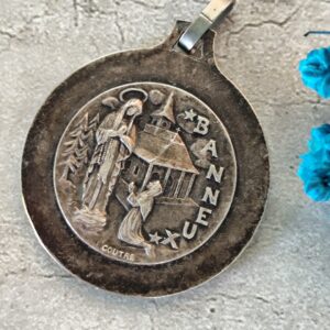 Antique médaille religieuse de la vierge marie de  Banneux