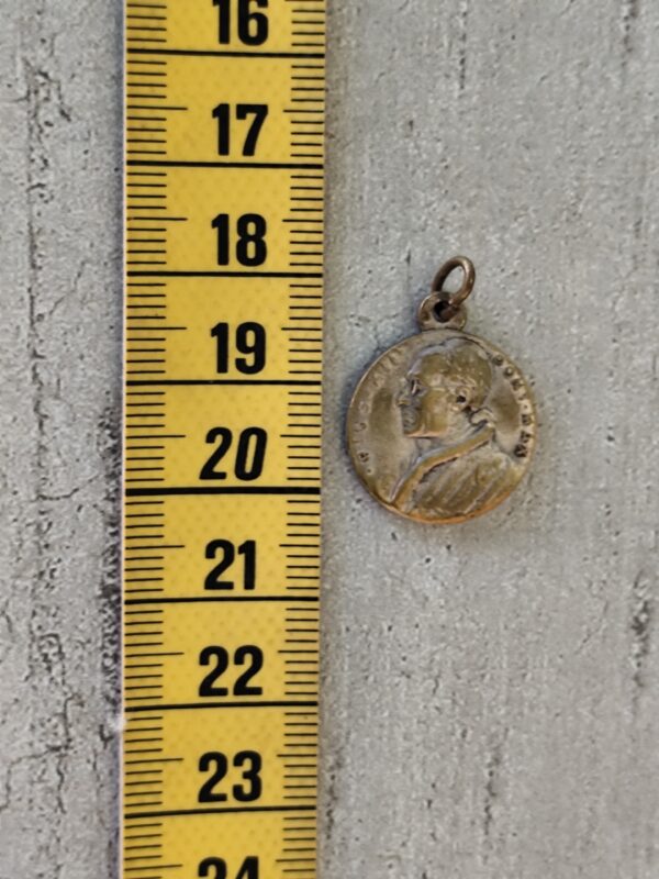 Rare antique médaille religieuse de saint Paul et saint pierre et du pape pie XII, Religieux Français pendentif de médaille en laiton – Image 3