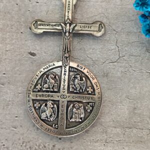 Pendentif croix crucifix religieux hollandais argenté vintage : Christ Europe Saint-Esprit