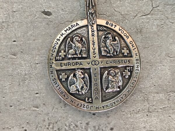 Pendentif croix crucifix religieux hollandais argenté vintage : Christ Europe Saint-Esprit – Image 4